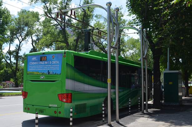 Електробус без батерии е новото чудо на София